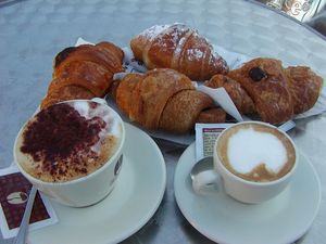 Cornetto e cappuccino