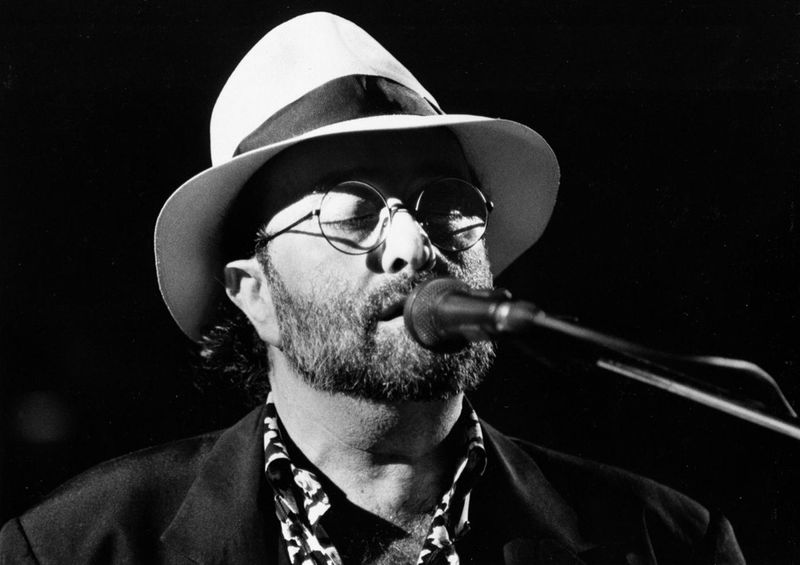 Lucio dalla che canta